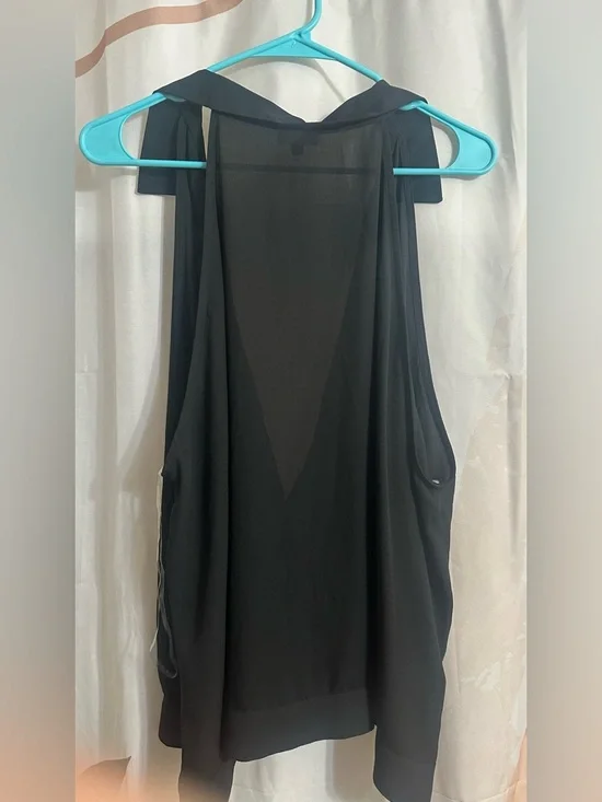 Sleeveless Button-Front Blouse - Picture 5 of 5